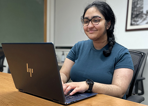 AccessComputing student Tanvi types on an HP laptop